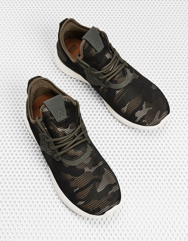 Menās camouflage mesh sneakers